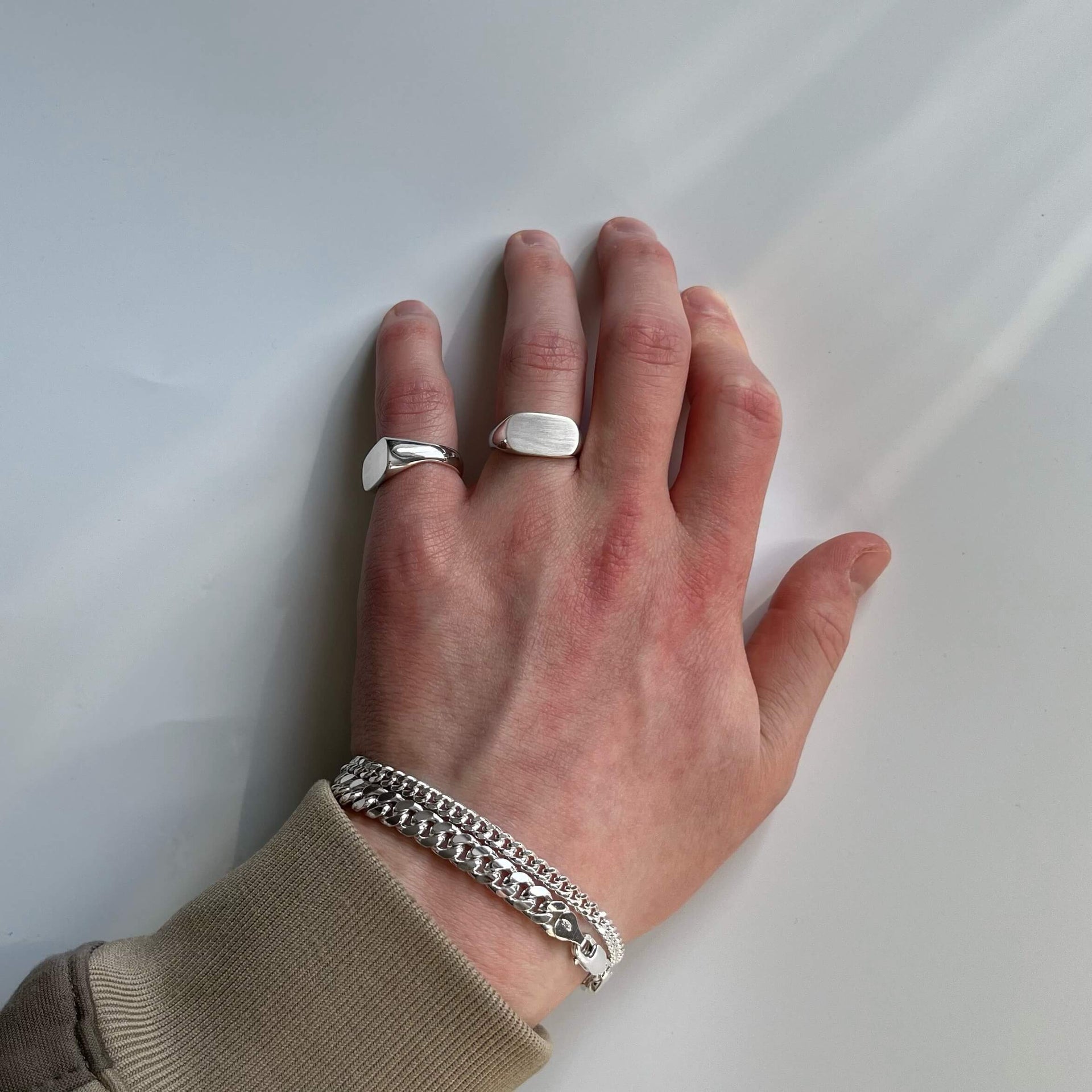 BRUSHED RECTANGLE SIGNET RING