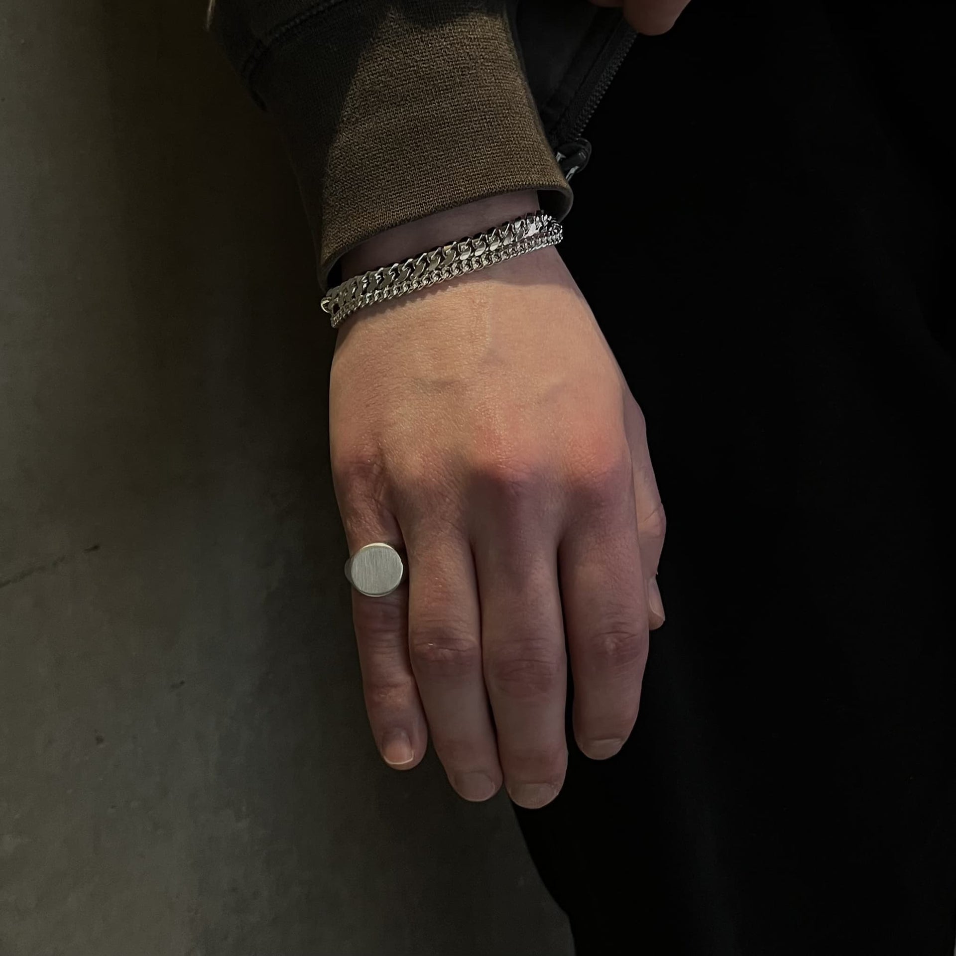 BRUSHED ROUND SIGNET RING